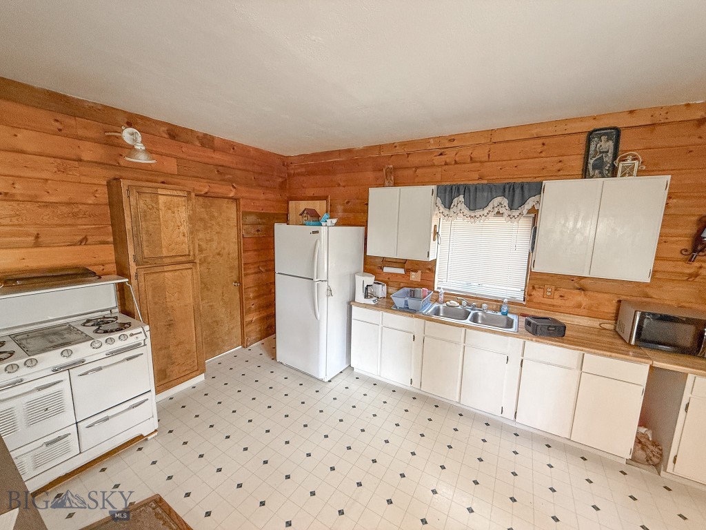 4220 Denton Gulch Road, Wolf Creek MT 59648