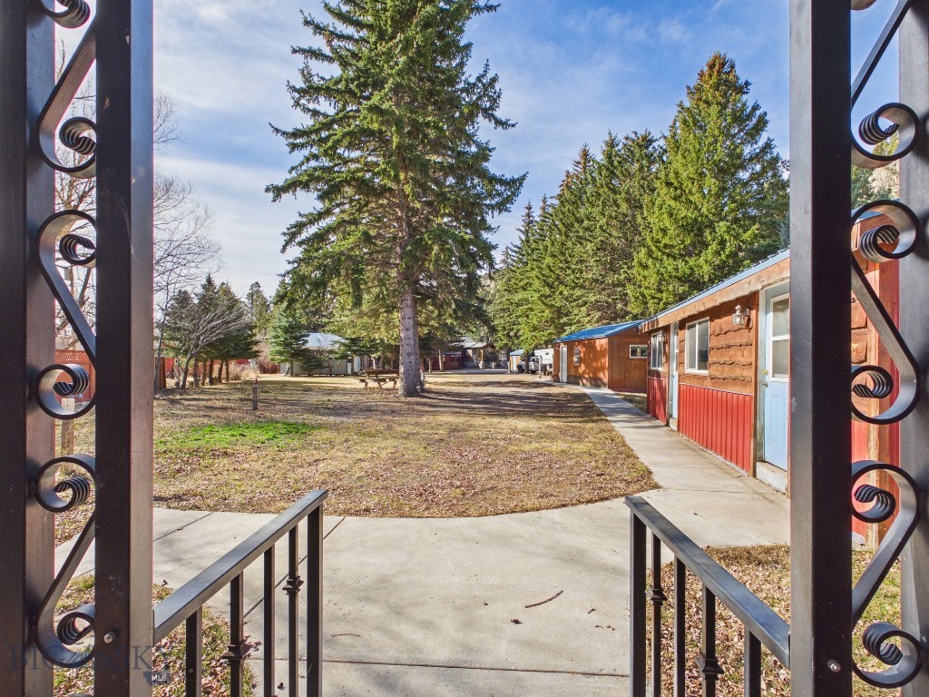 4964 US Highway 89 S, Livingston MT 59047