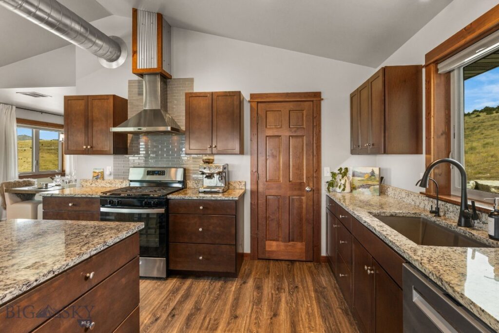 500 Prickly Pear, Manhattan MT 59741