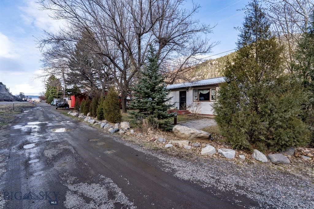 5042 US Highway 89 S, Livingston MT 59047