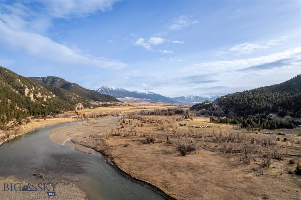 5042 US Highway 89 S, Livingston MT 59047