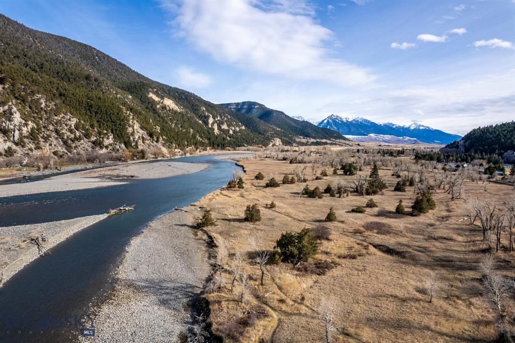 5042 US Highway 89 S, Livingston MT 59047