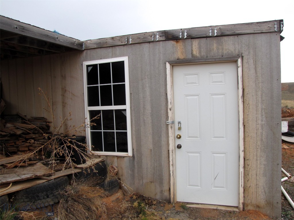 517 Deadman Creek Road, Bridger MT 59014