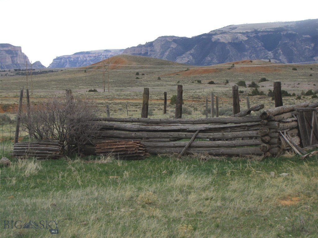 517 Deadman Creek Road, Bridger MT 59014
