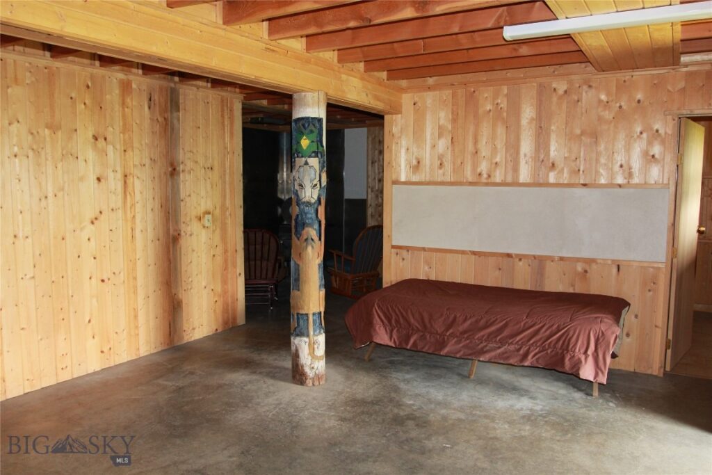 524 Grizzly Meadow Road, Emigrant MT 59027