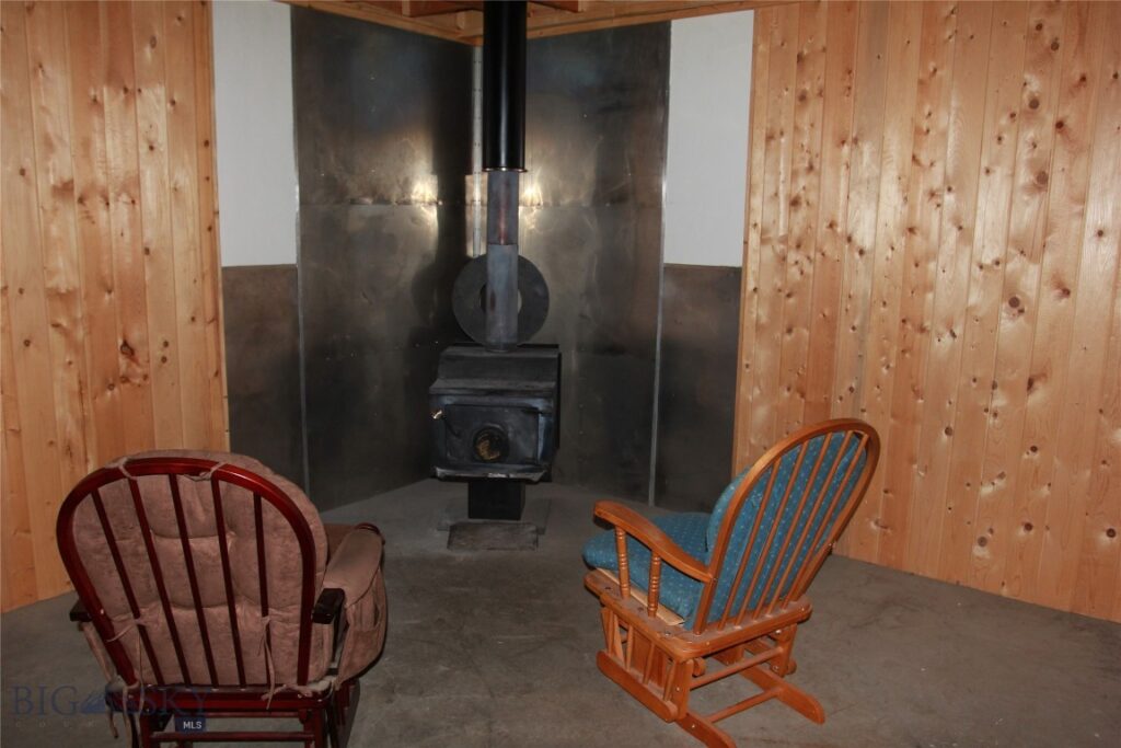 524 Grizzly Meadow Road, Emigrant MT 59027