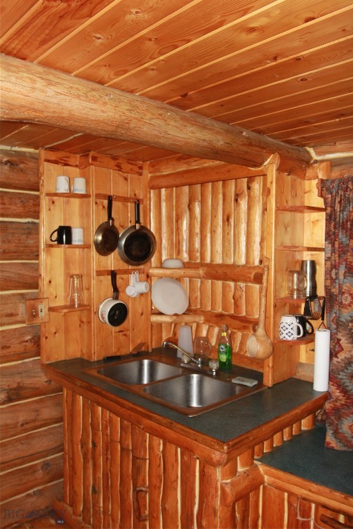 524 Grizzly Meadow Road, Emigrant MT 59027