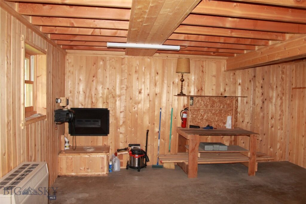 524 Grizzly Meadow Road, Emigrant MT 59027