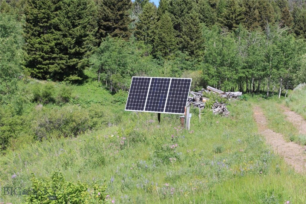 524 Grizzly Meadow Road, Emigrant MT 59027