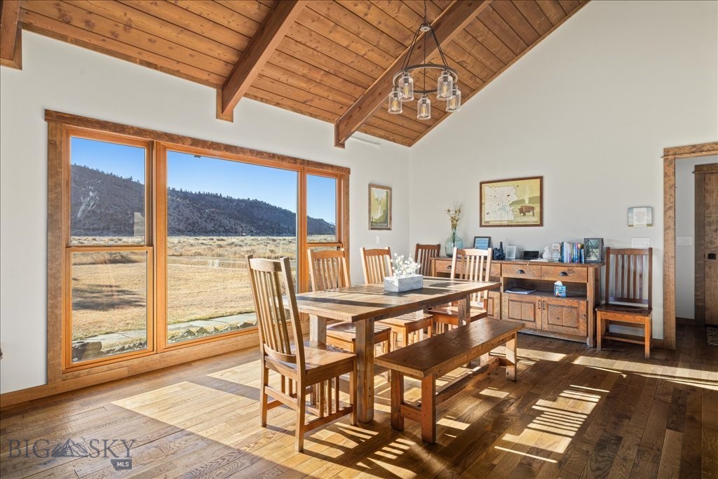 573 E River Rd, Emigrant MT 59027