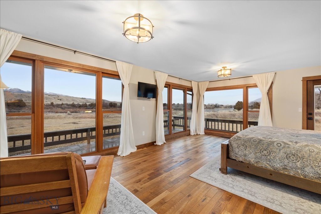 573 E River Rd, Emigrant MT 59027