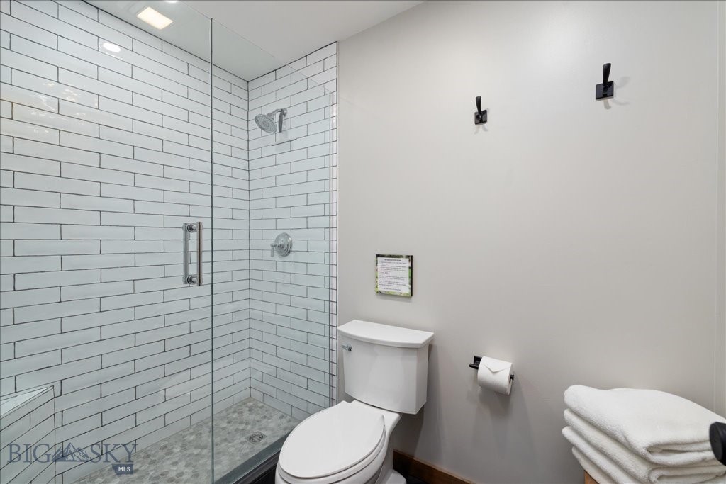 573 E River Rd, Emigrant MT 59027