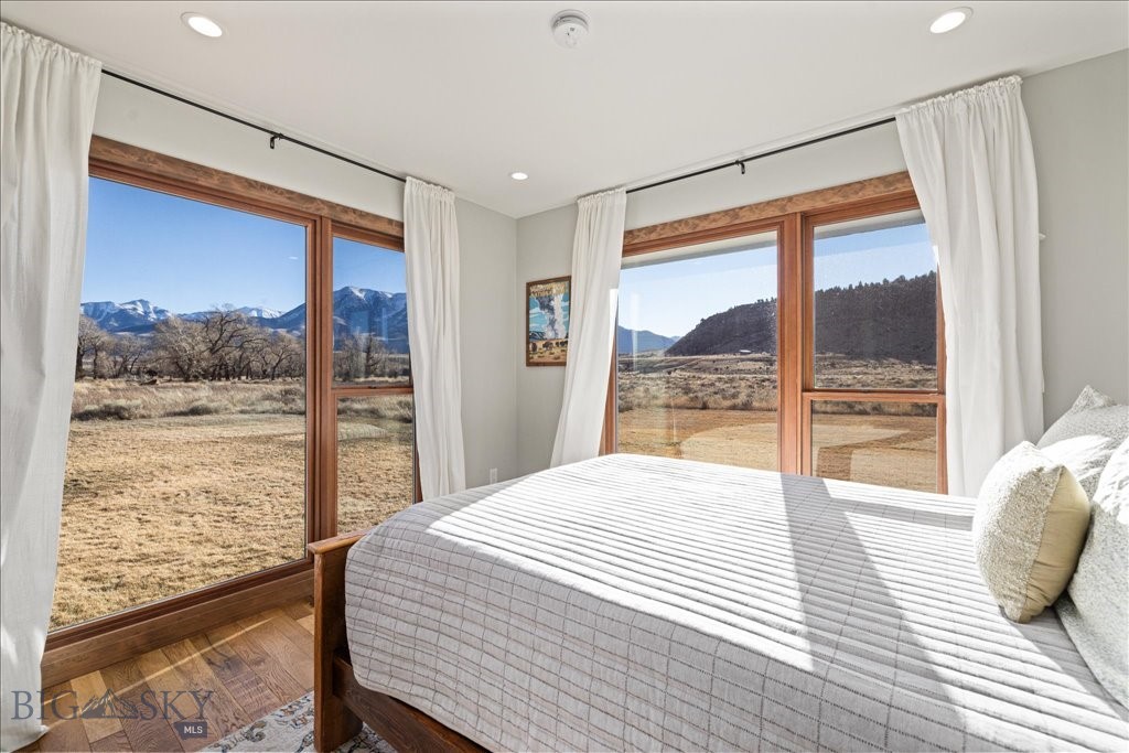 573 E River Rd, Emigrant MT 59027