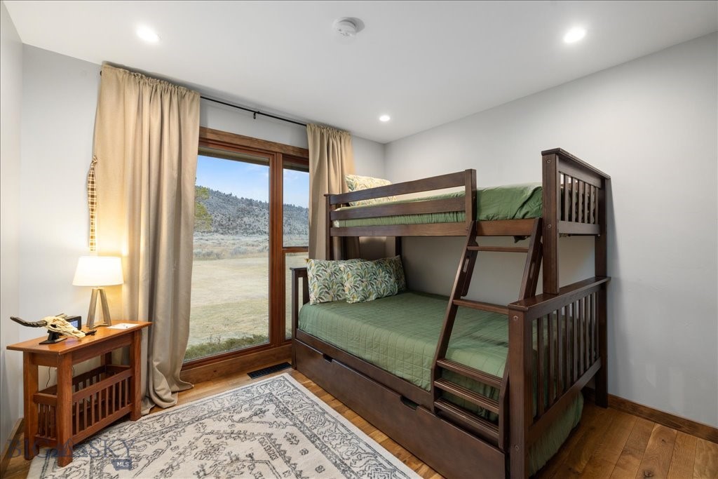 573 E River Rd, Emigrant MT 59027