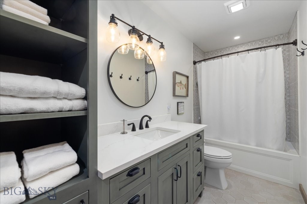 573 E River Rd, Emigrant MT 59027