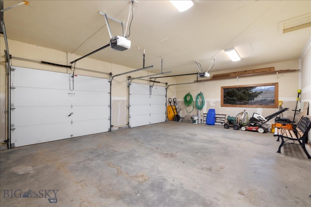 573 E River Rd, Emigrant MT 59027