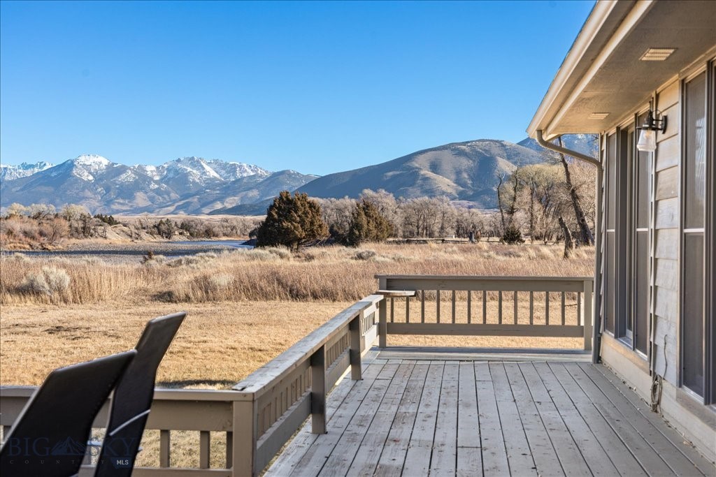 573 E River Rd, Emigrant MT 59027