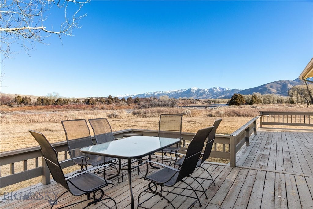 573 E River Rd, Emigrant MT 59027