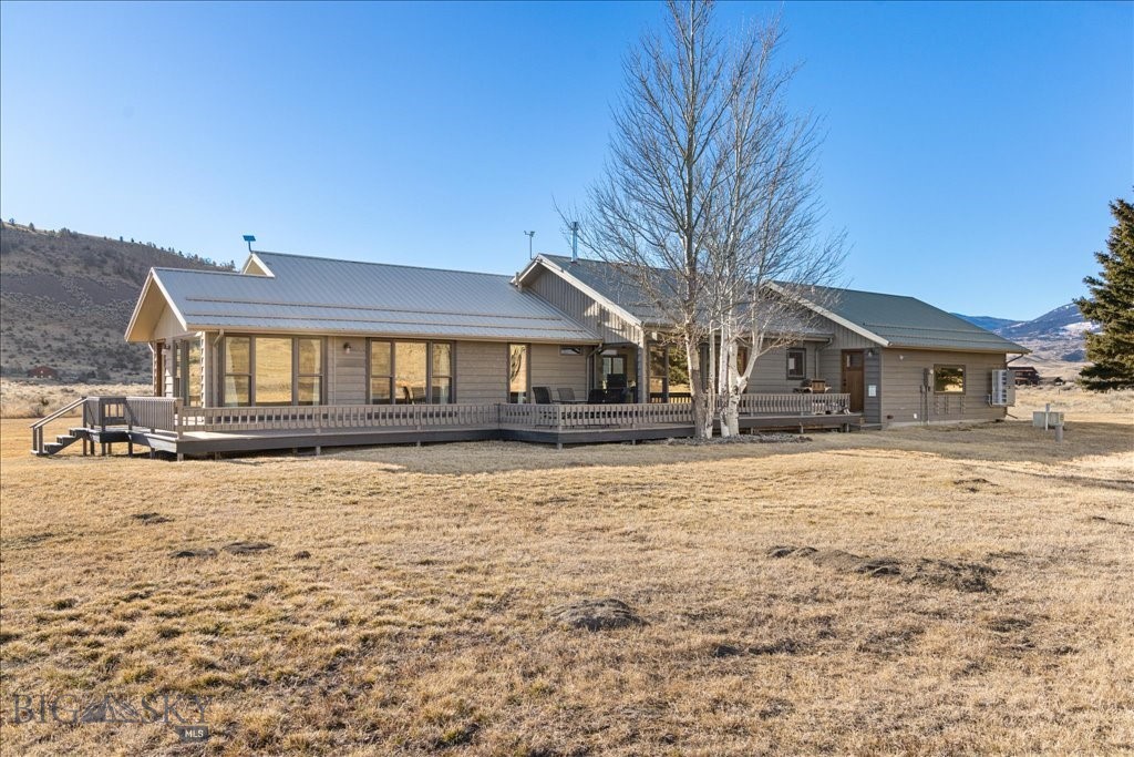 573 E River Rd, Emigrant MT 59027