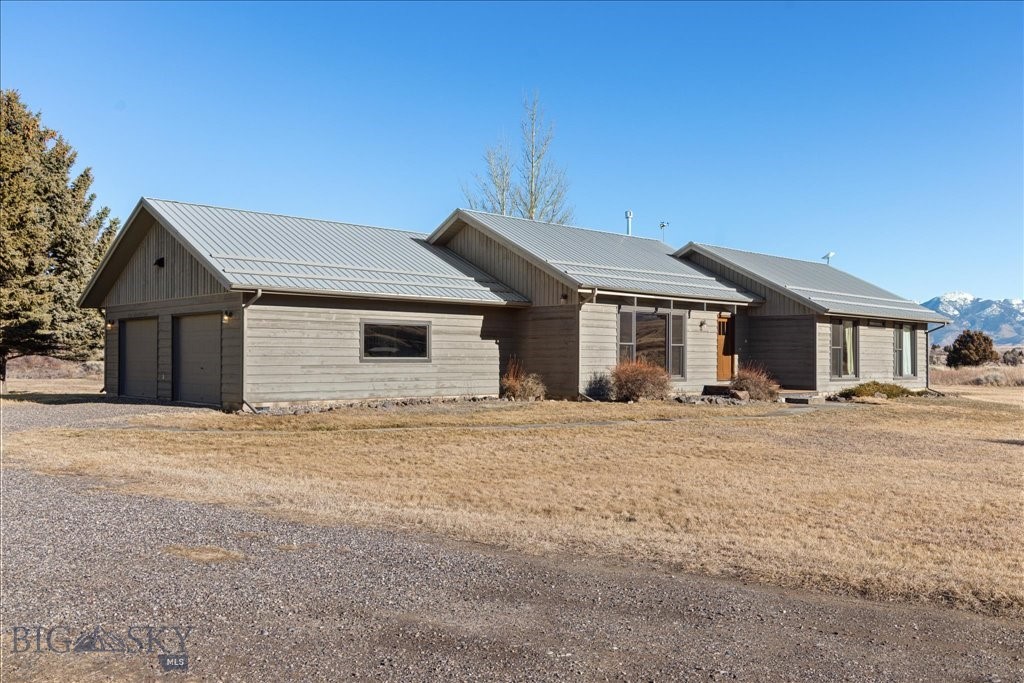 573 E River Rd, Emigrant MT 59027
