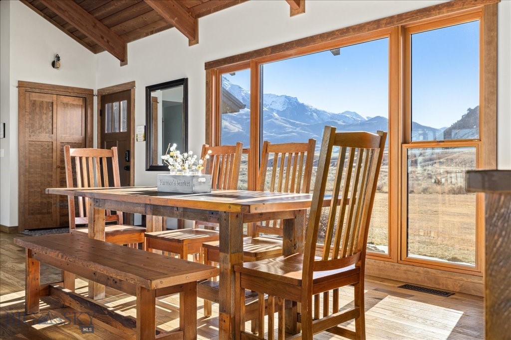 573 E River Rd, Emigrant MT 59027