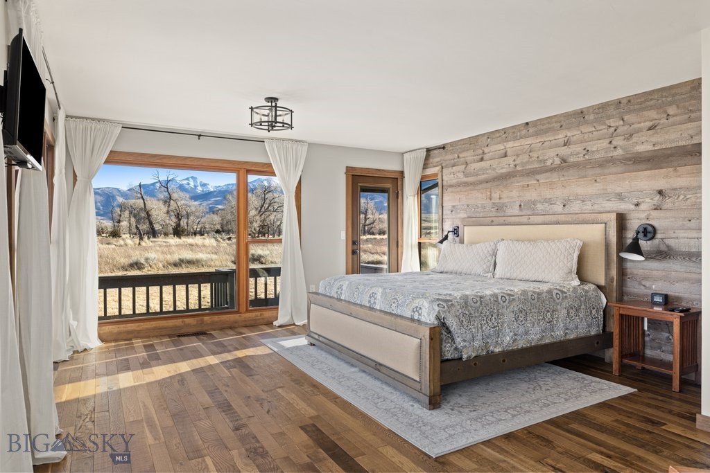 573 E River Rd, Emigrant MT 59027