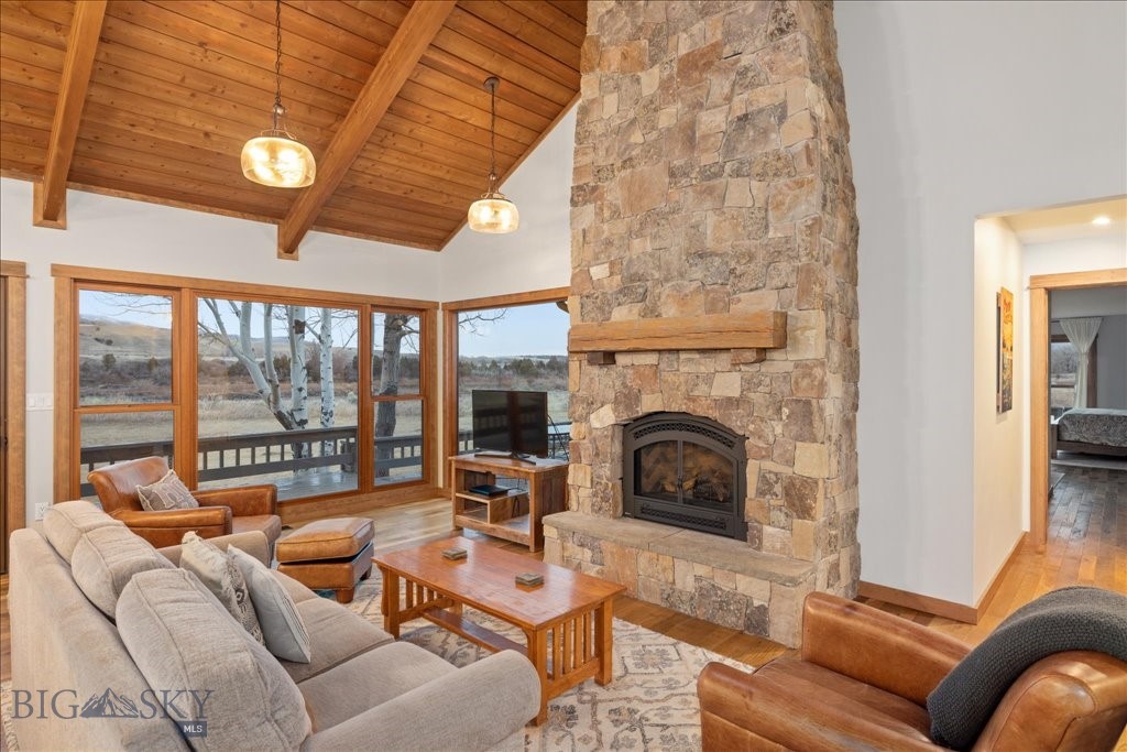 573 E River Rd, Emigrant MT 59027