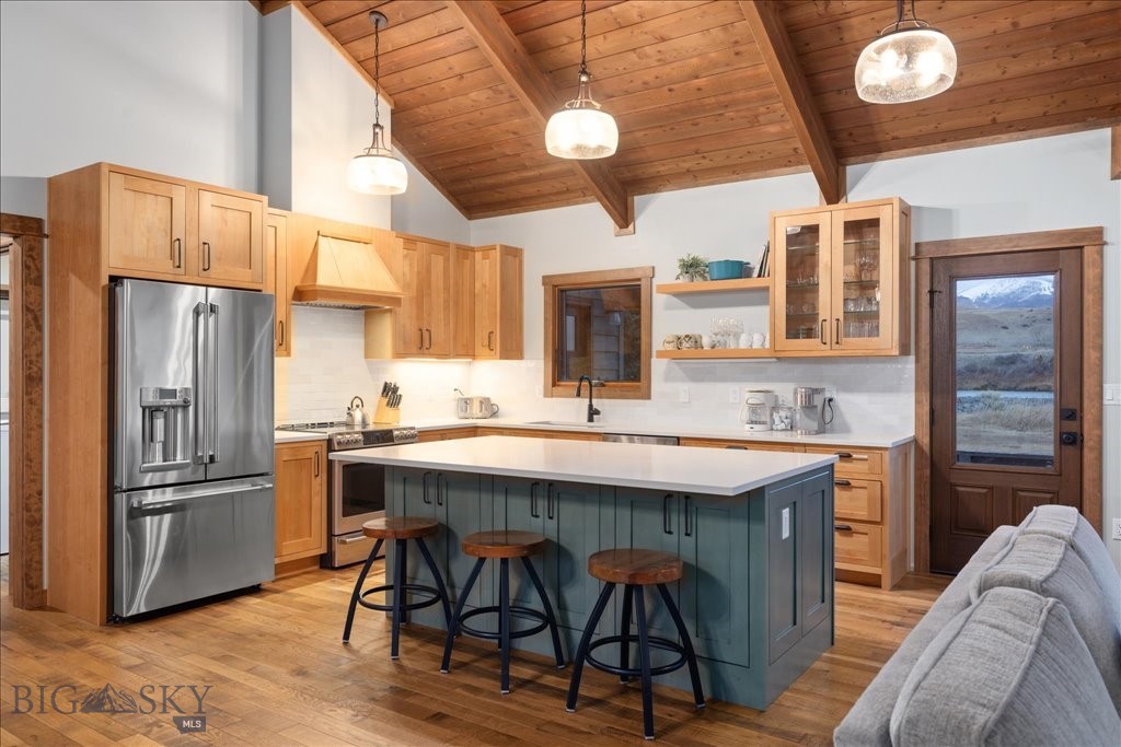 573 E River Rd, Emigrant MT 59027