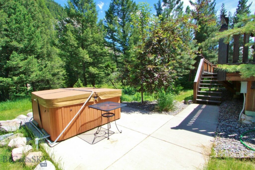 64188 Gallatin Road, Gallatin Gateway MT 59730