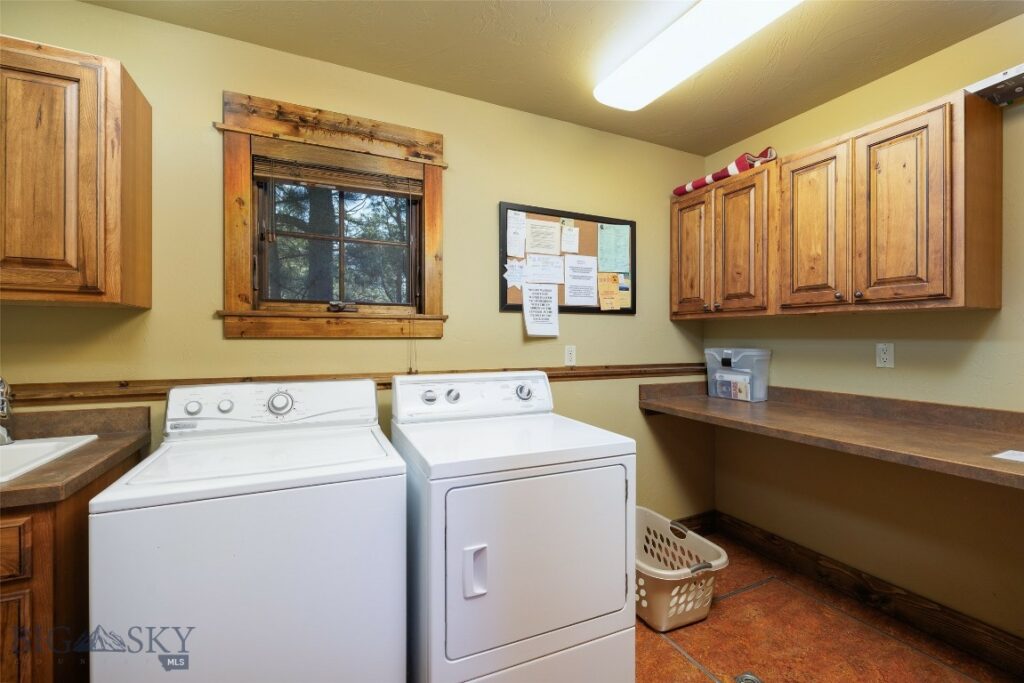 64190 Gallatin Road, Gallatin Gateway MT 59730