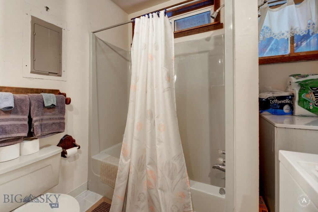 7 Meadow Lane, Cascade MT 59421