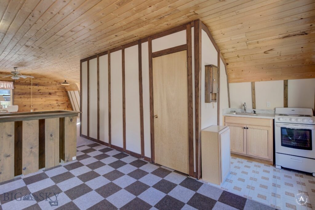 7 Meadow Lane, Cascade MT 59421