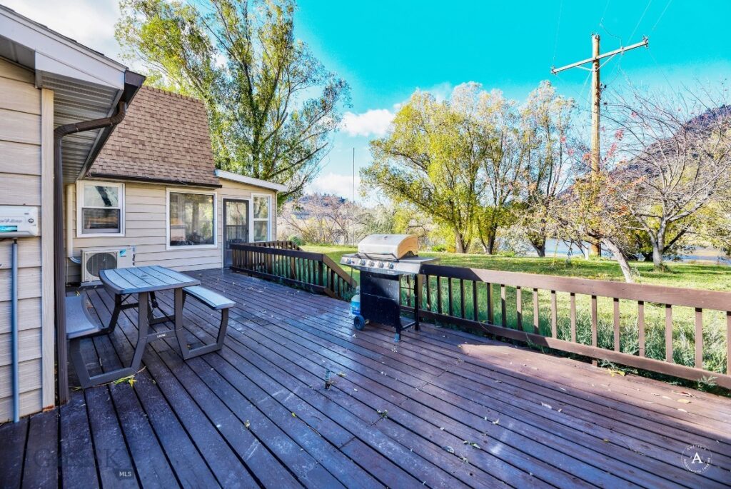 7 Meadow Lane, Cascade MT 59421