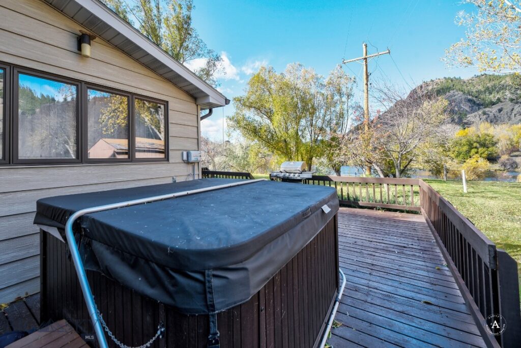 7 Meadow Lane, Cascade MT 59421