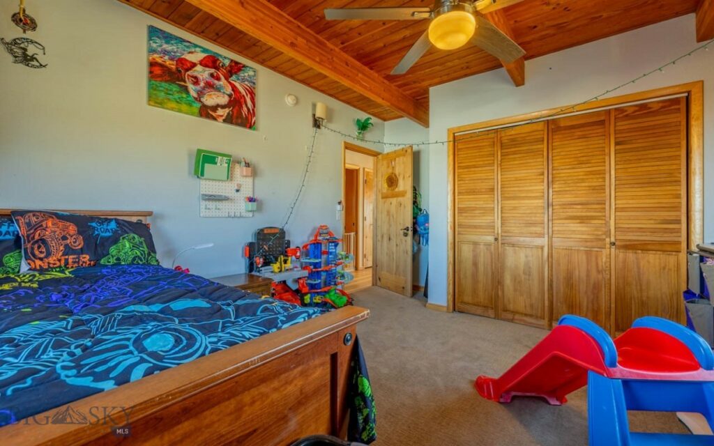 700 W River Street, Fromberg MT 59029