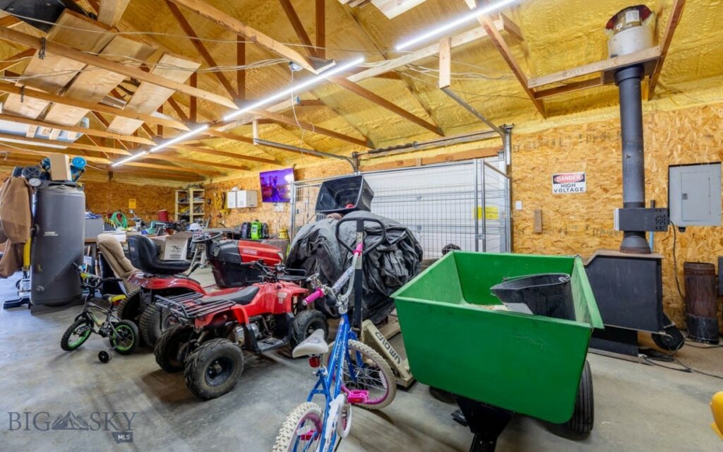 700 W River Street, Fromberg MT 59029