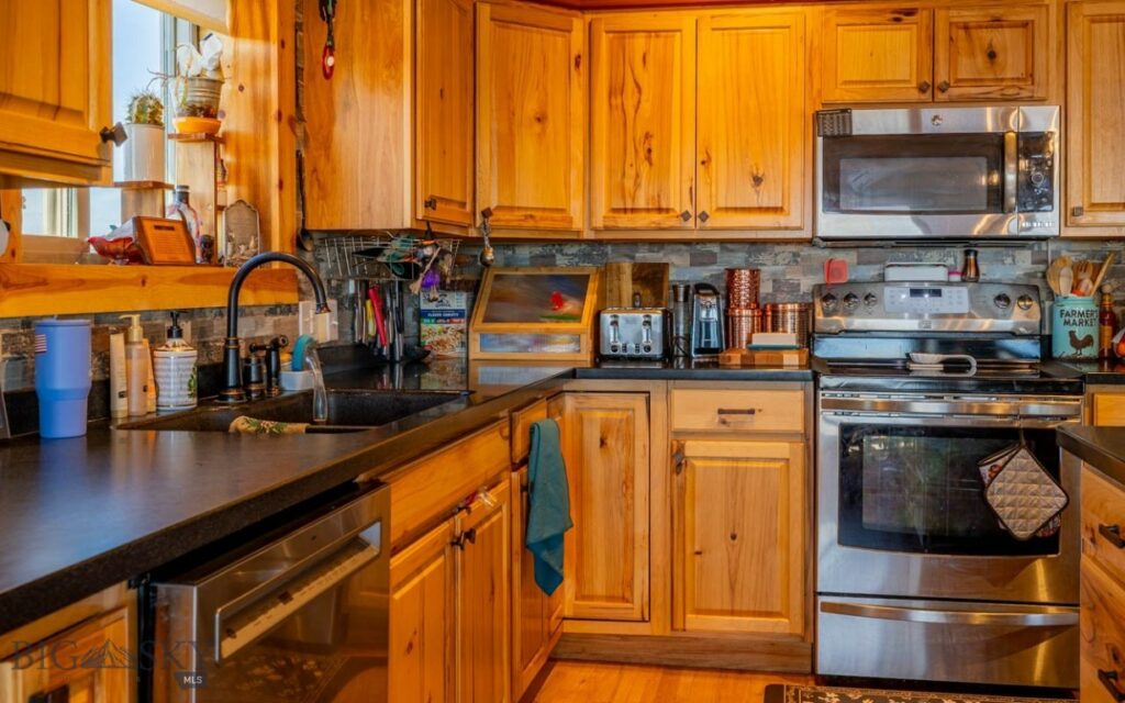 700 W River Street, Fromberg MT 59029