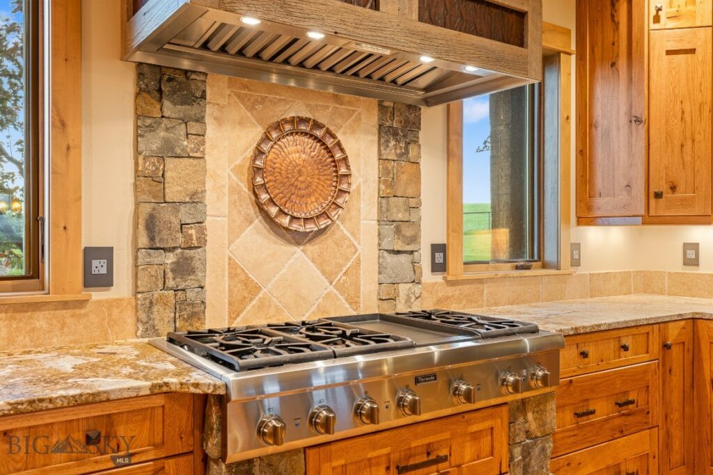 715 Bates Road, Manhattan MT 59741