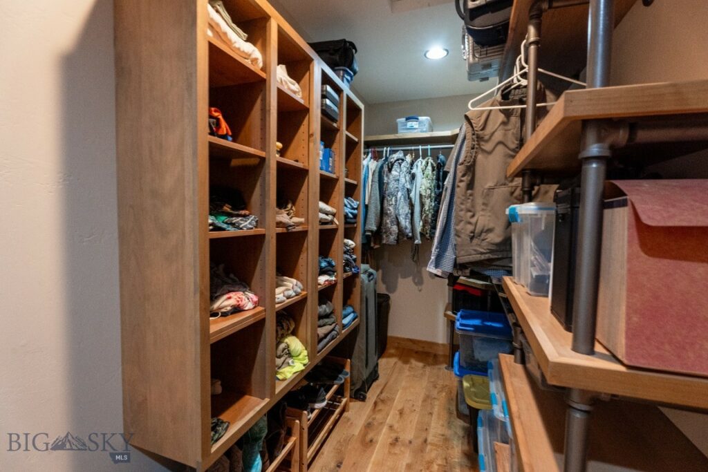 715 Bates Road, Manhattan MT 59741