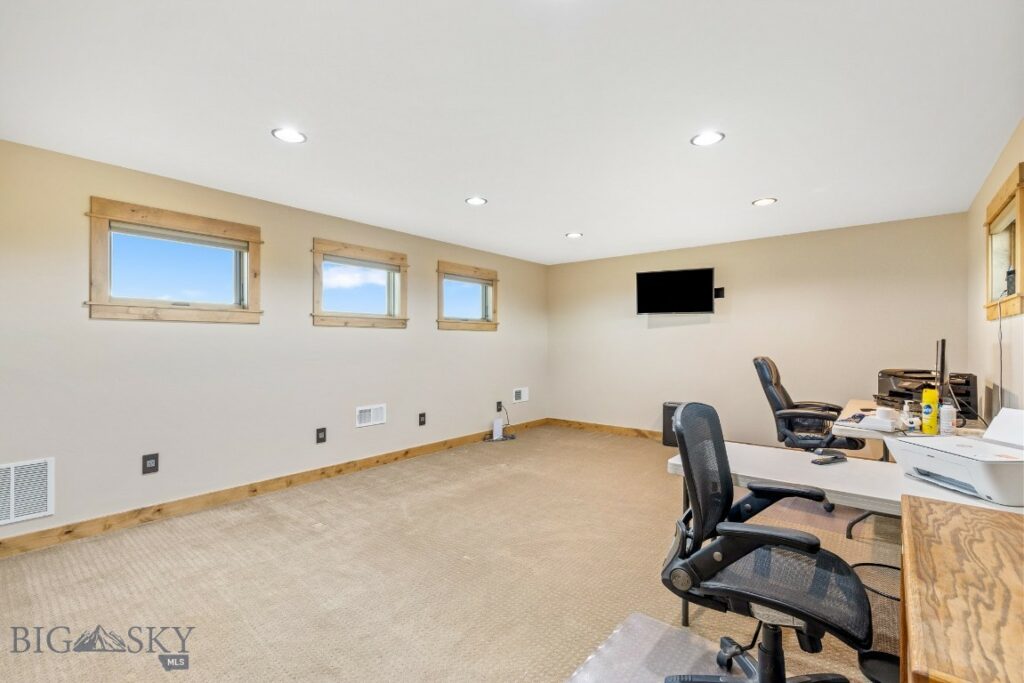 715 Bates Road, Manhattan MT 59741