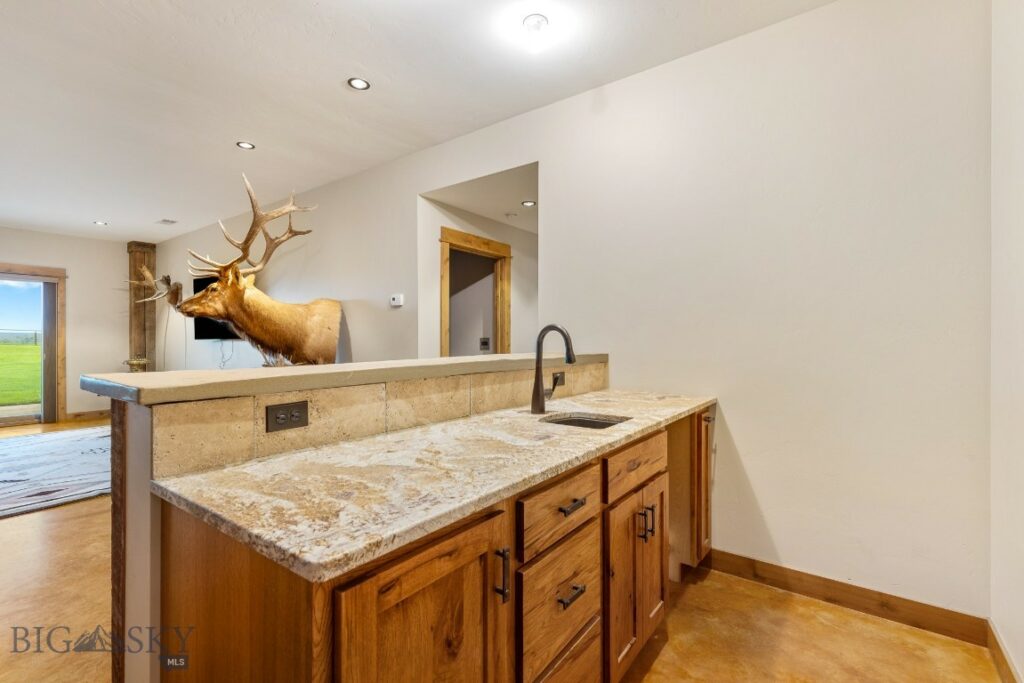 715 Bates Road, Manhattan MT 59741