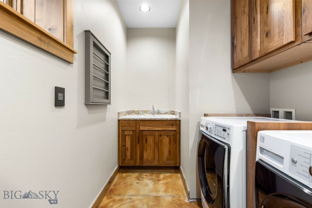 715 Bates Road, Manhattan MT 59741