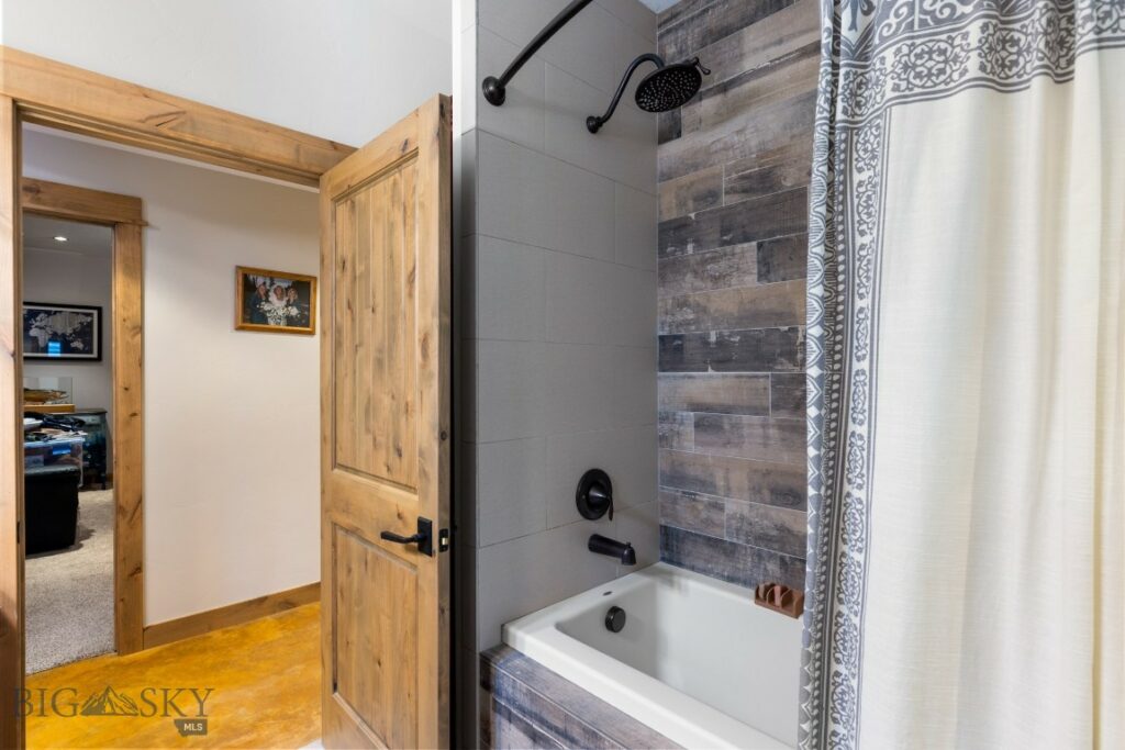 715 Bates Road, Manhattan MT 59741