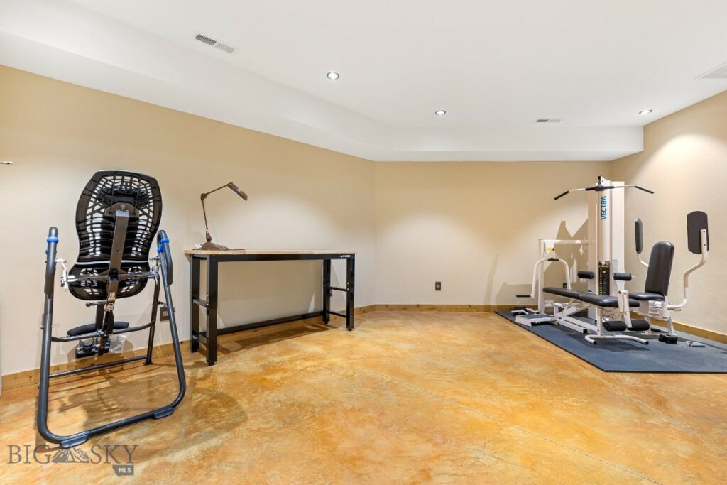 715 Bates Road, Manhattan MT 59741