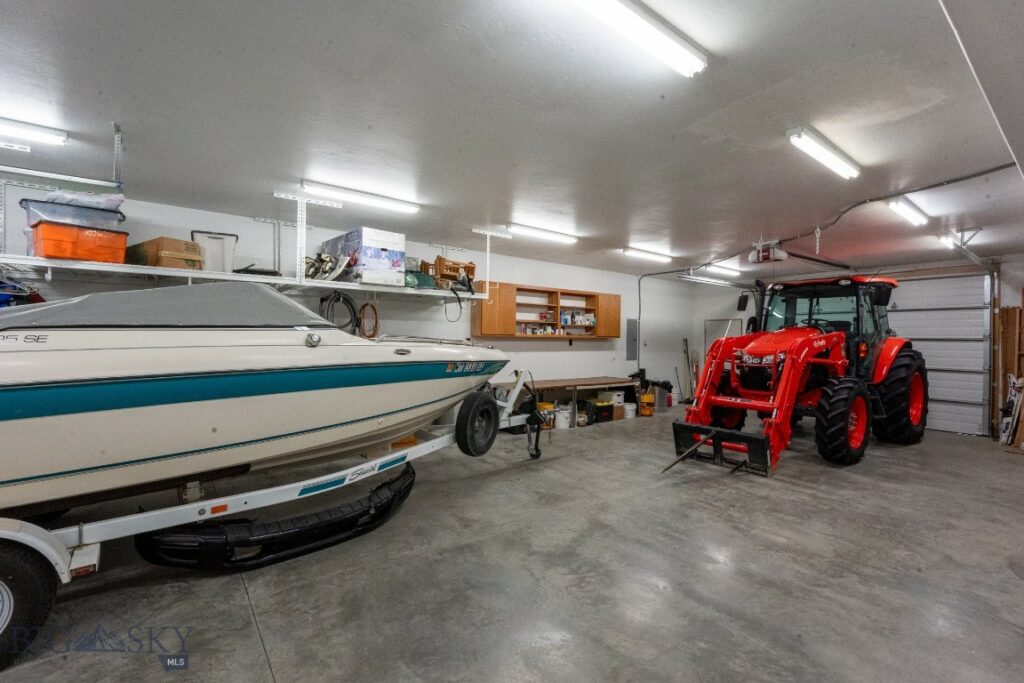 715 Bates Road, Manhattan MT 59741