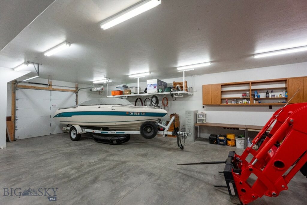 715 Bates Road, Manhattan MT 59741