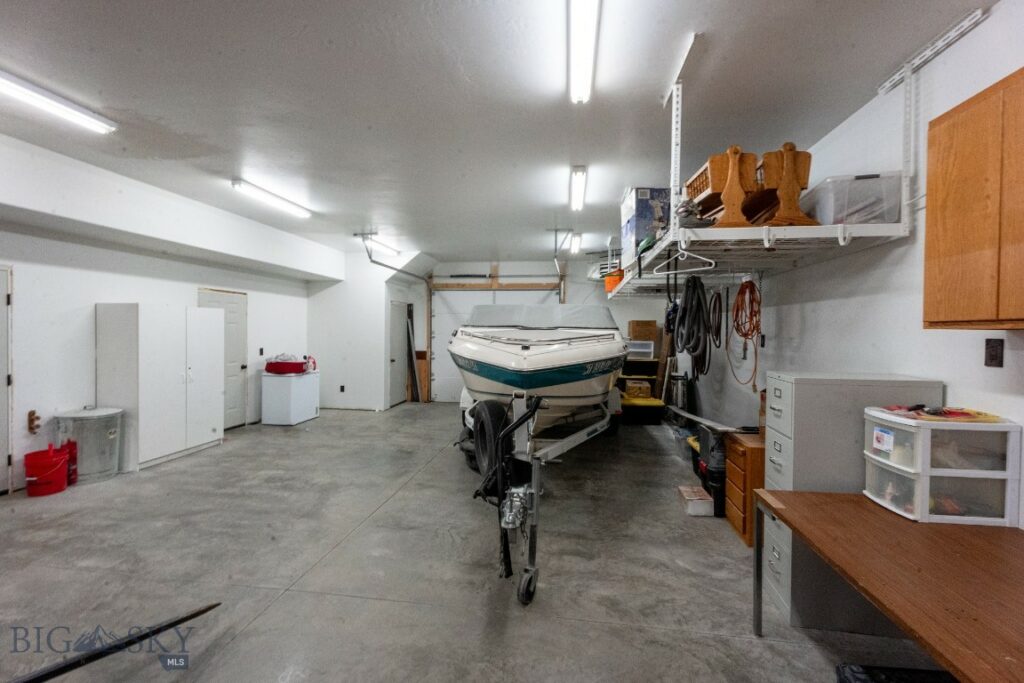 715 Bates Road, Manhattan MT 59741