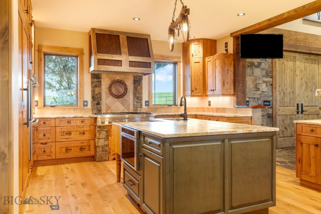 715 Bates Road, Manhattan MT 59741