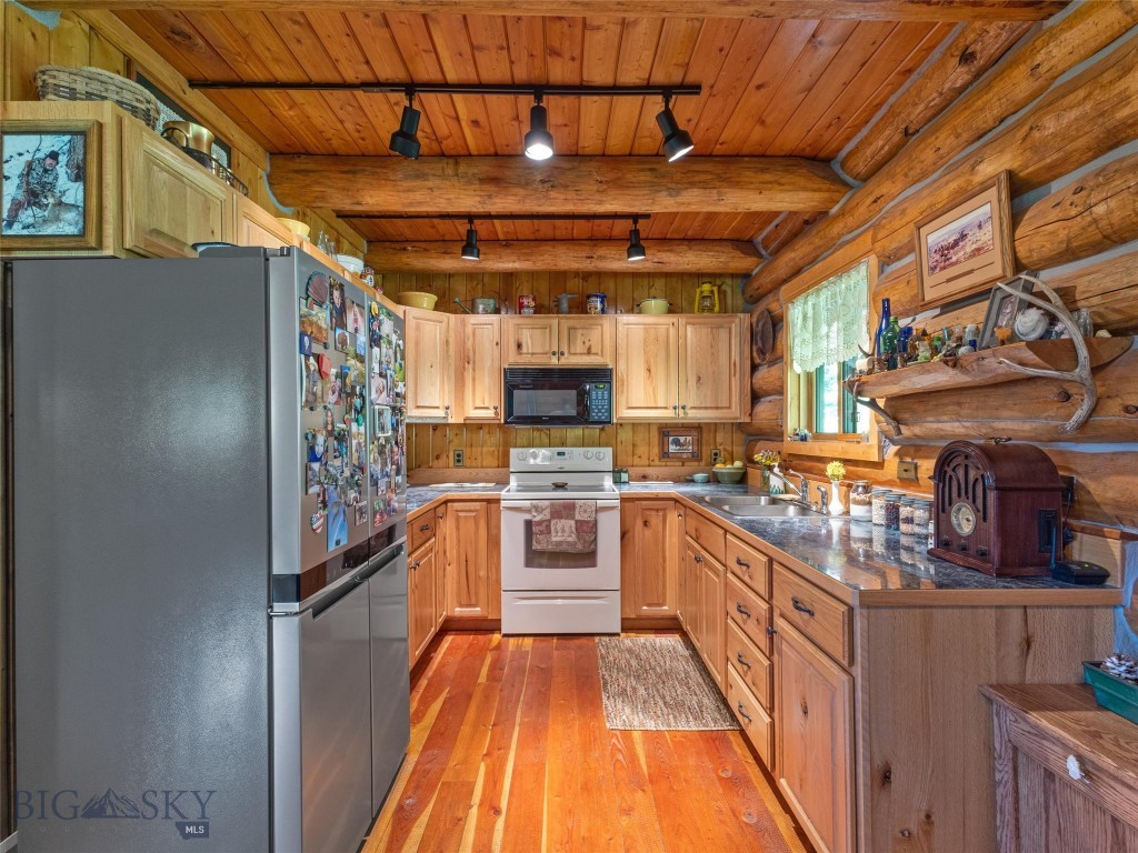 72 Sky Band Trail, Livingston MT 59047