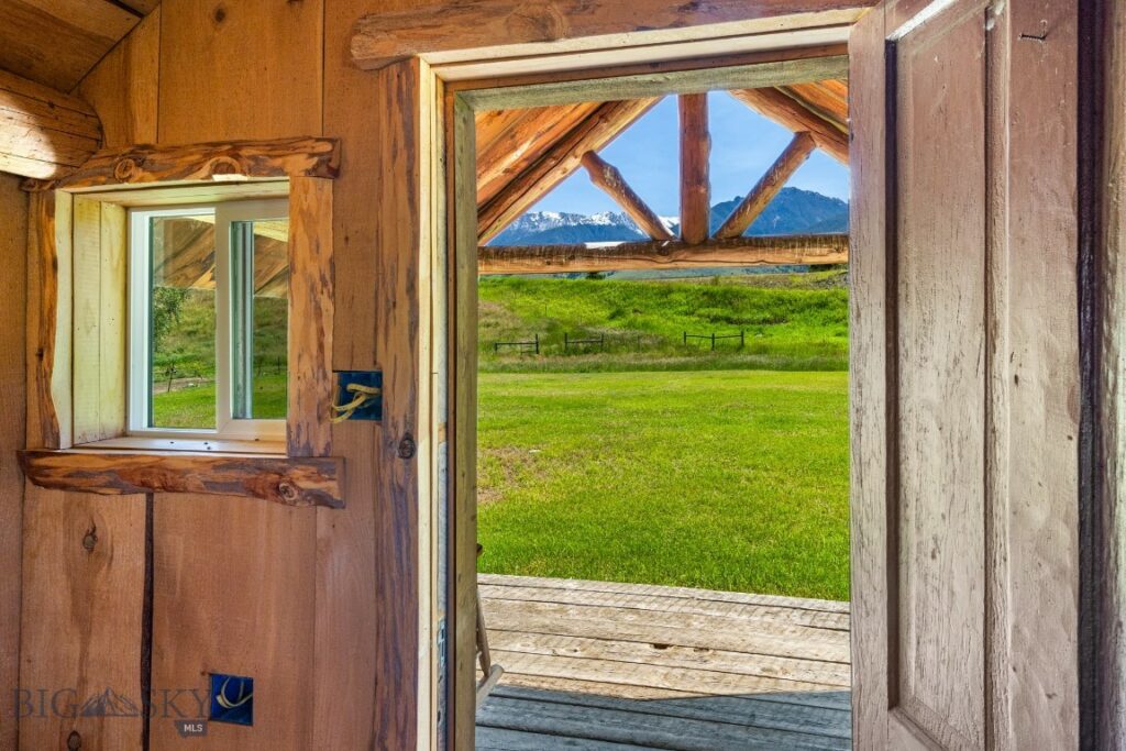 79 Dexter Peak Road, Livingston MT 59047